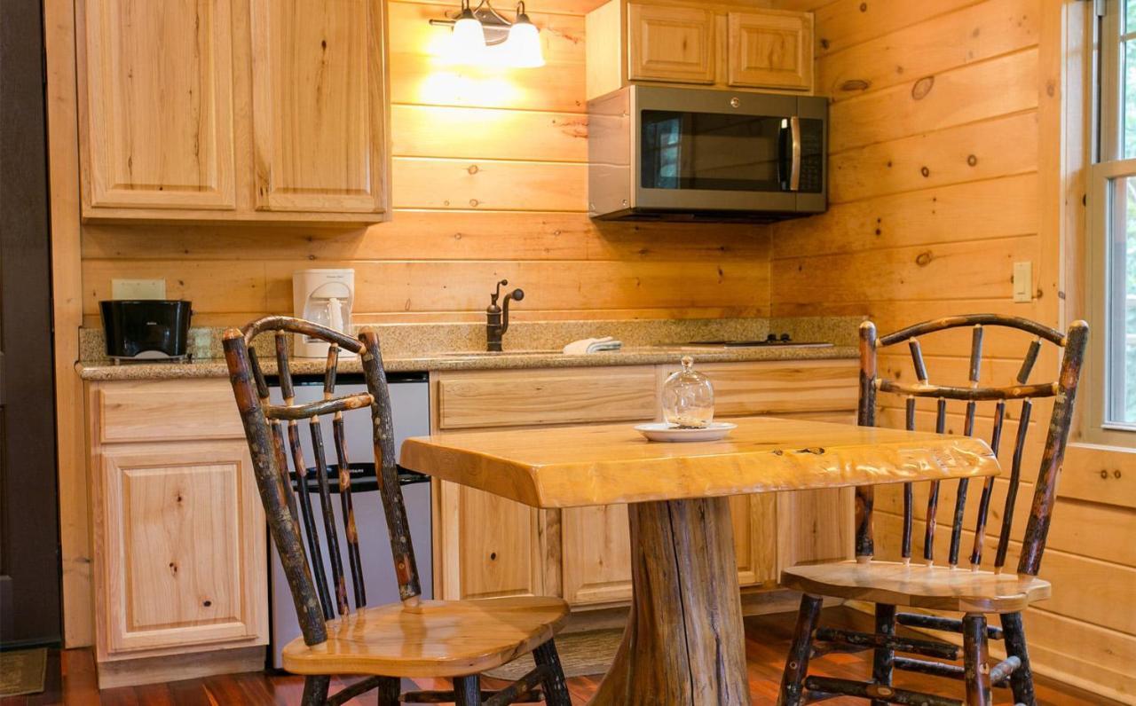 Whispering Pines Treehouse By Amish Country Lodging Millersburg Kültér fotó