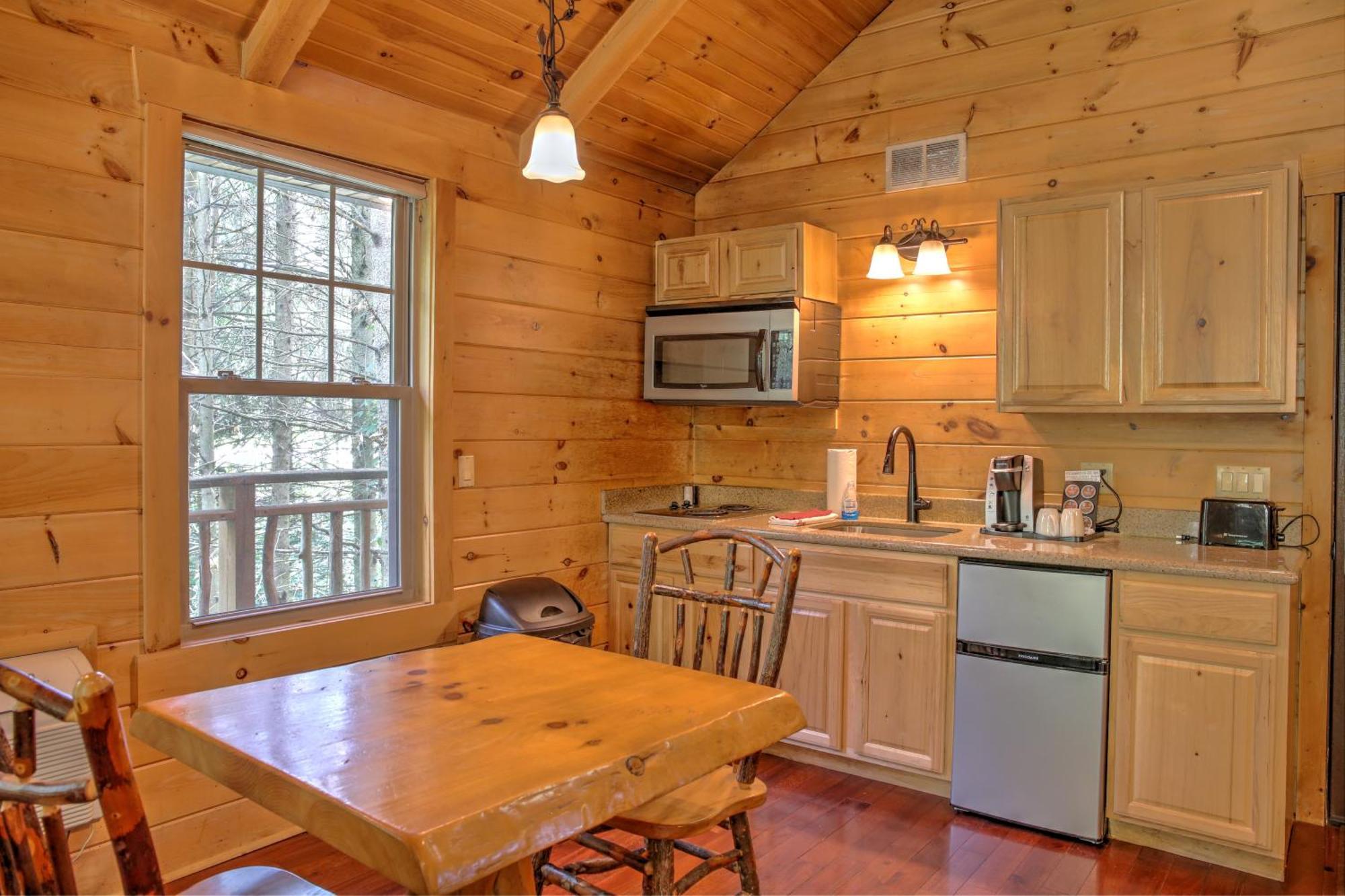 Whispering Pines Treehouse By Amish Country Lodging Millersburg Kültér fotó